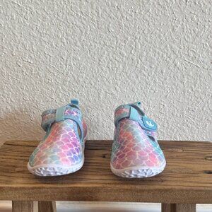 Toddler Size 7 Water Shoes Gently Worn